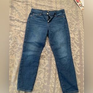 Gap size 29 True Skinny Jeans  Inseam 24 inches.